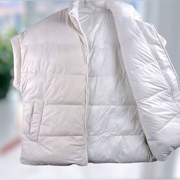 🔥 UGG Reversible Winter Snow Insulated Oversized Puffer Vest Size L - Picture 14 of 16